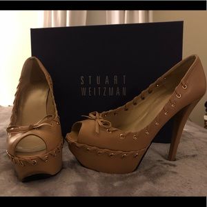 Stuart Weitzman tan leather peep-toe heels